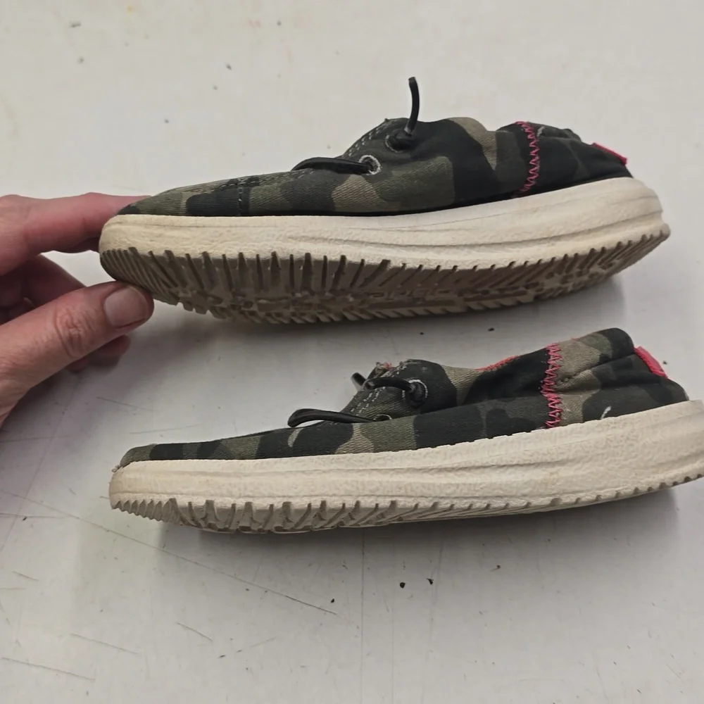 Hey‎ Dude Kids Camouflage with Pink Accents Size 9